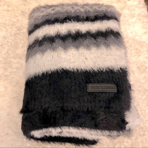Steve Madden-Brushed Knit Chevron Stripe Scarf-NWT - Picture 3 of 5